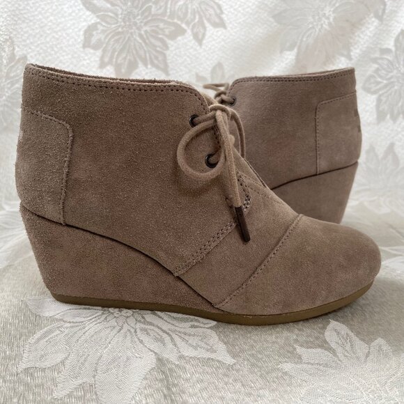 TOMS Suede Leather Wedge Booties Lace Up Boots Shoes 6.5 - Picture 2 of 16